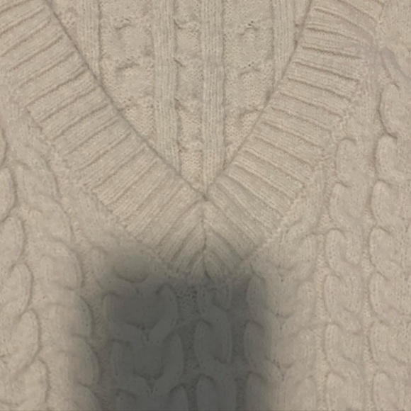 Oversized White Sweater Vest with Pattern - Picture 2 of 2